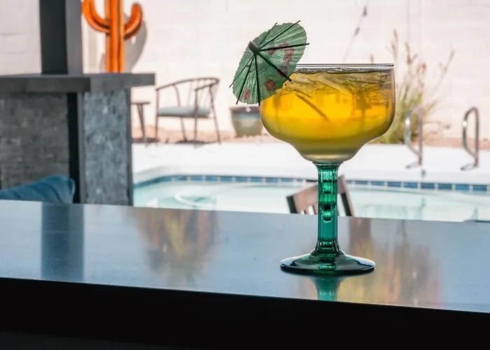 Sundown@oldtown~pool~cabana~bar