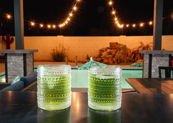 Sundown@oldtown~pool~cabana~bar * Scottsdale